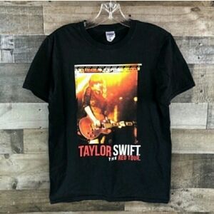 Taylor Swift The Red Tour‎ Short Sleeve Tee Womens Small